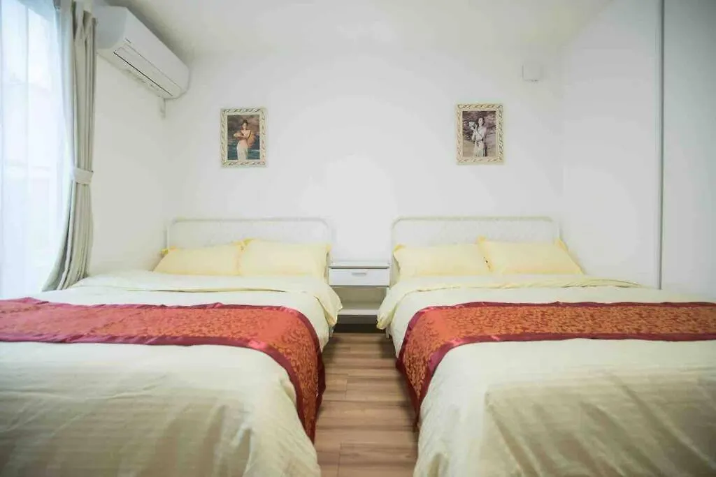 Apartamento 民宿 飛 西成区三层120平独栋日式别墅 免费停2台车 4卧室7床和36平的超大客厅 地铁2站5分钟可到难波或者天王寺 走路 4分钟可到花園町地铁站 Osaka