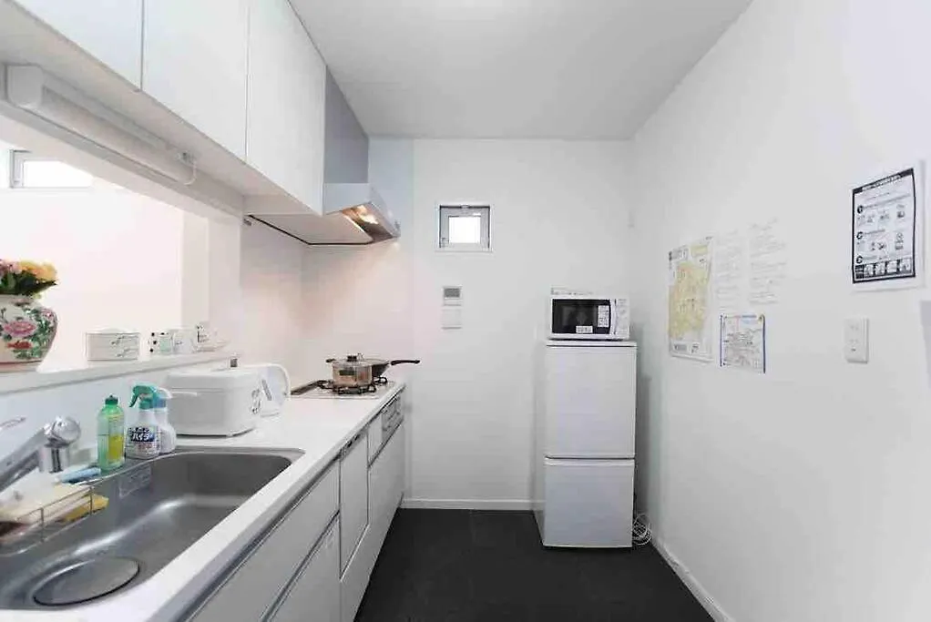 Apartment 民宿 飛 西成区三层120平独栋日式别墅 免费停2台车 4卧室7床和36平的超大客厅 地铁2站5分钟可到难波或者天王寺 走路 4分钟可到花園町地铁站 Ōsaka Japan