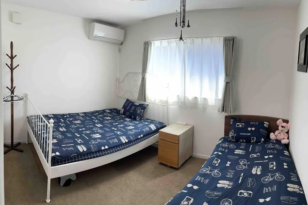 Apartment 民宿 飛 西成区三层120平独栋日式别墅 免费停2台车 4卧室7床和36平的超大客厅 地铁2站5分钟可到难波或者天王寺 走路 4分钟可到花園町地铁站 Ōsaka Japan